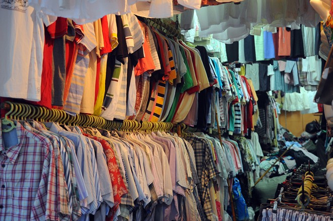 Vì sao nên tìm đến xưởng may gia công quần áo trẻ em thay vì chợ đầu mối