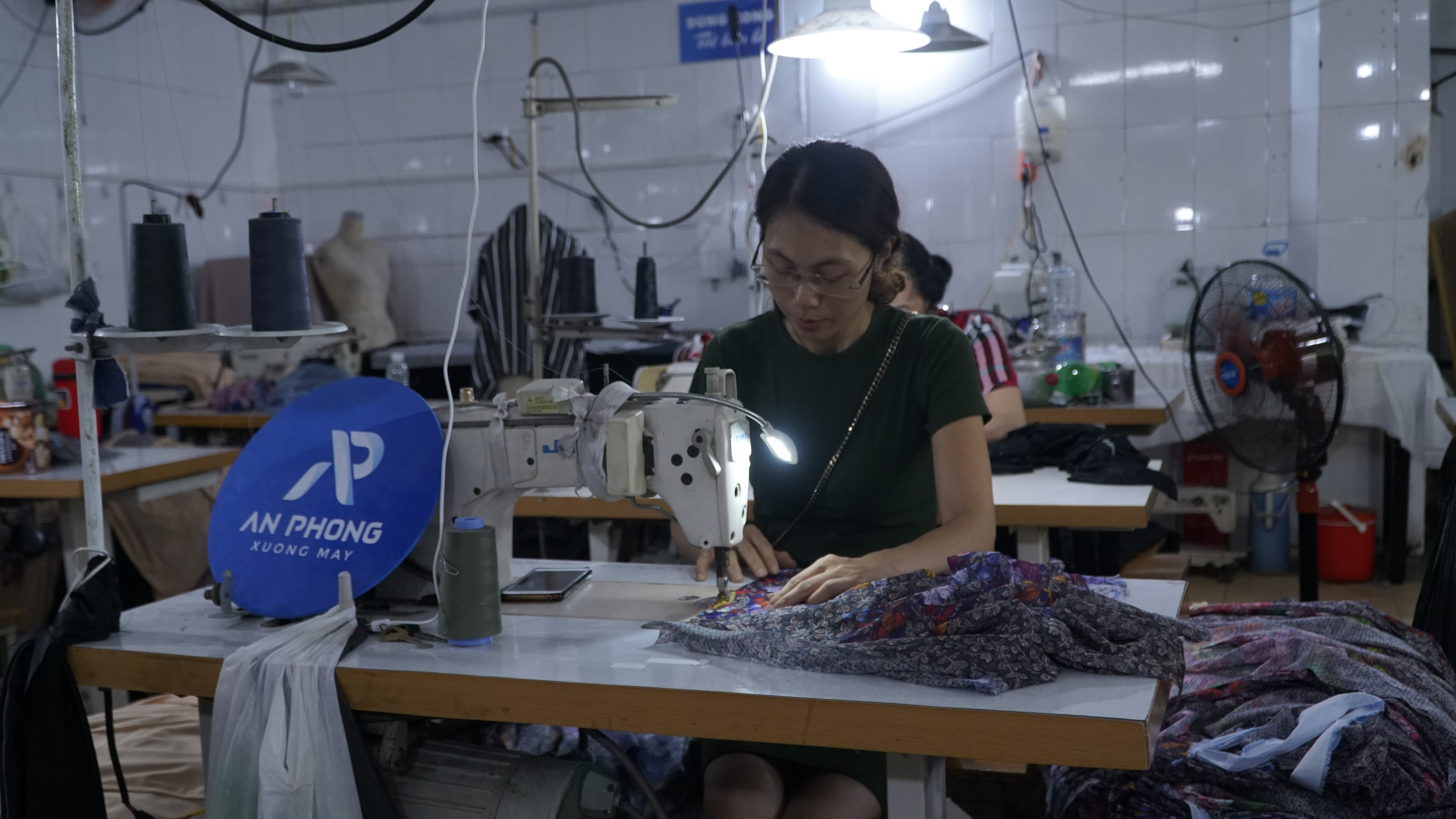 Xưởng sản xuất quần áo nam - một địa chỉ lấy hàng chất lượng 